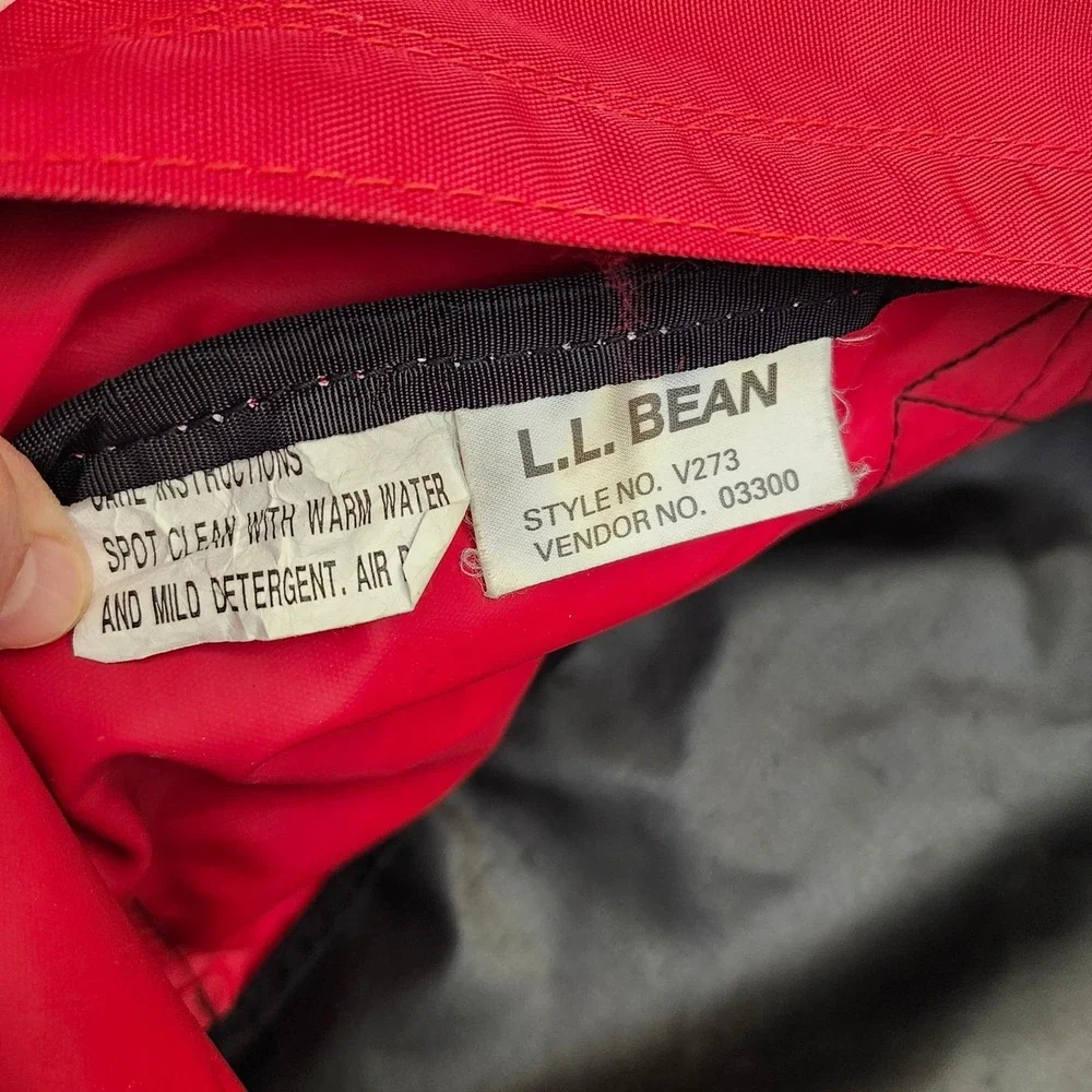 L.L.Bean Vtg Duffle Bag Travel Gym Carry On Red‎ Black USA adventure Gear Medium